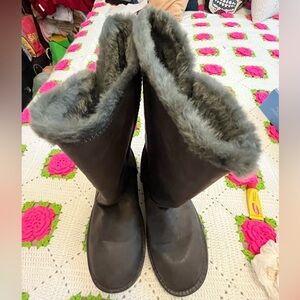 Women's Gray Fur-Lined Boots